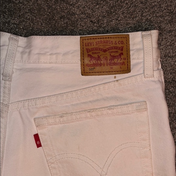White Levi Jean Shorts - Picture 3 of 5